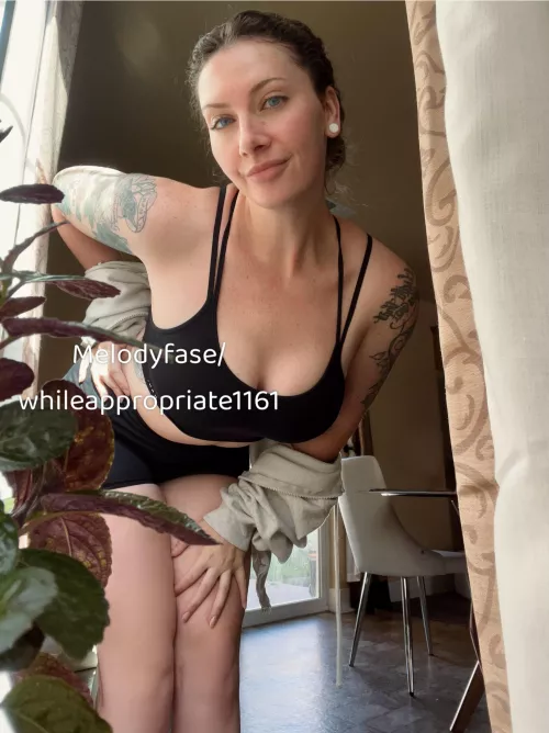 I’m available for sexting, custom pics/videos, and item orders 