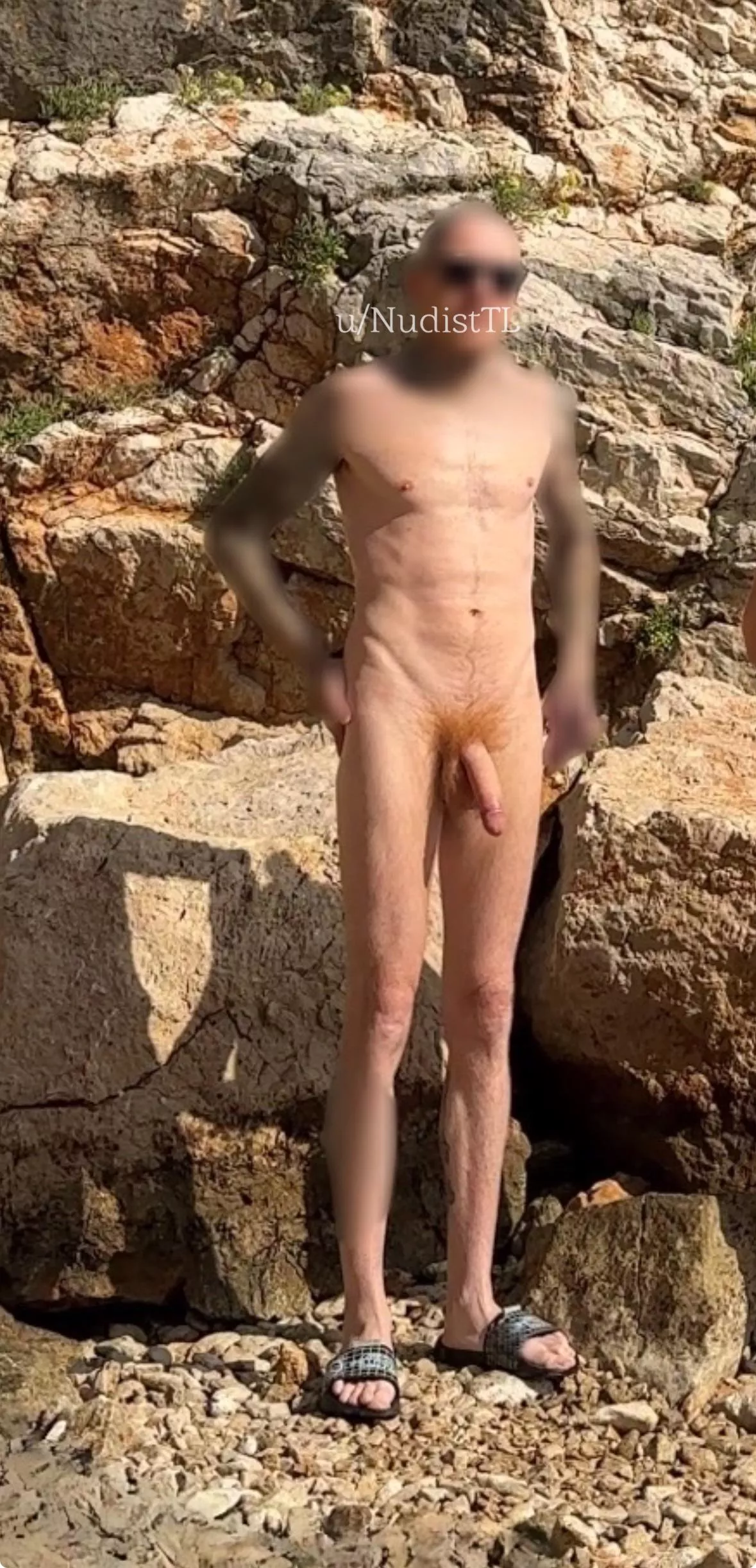 It’s always fun to see people’s faces when they see my ginger bush at the beach. And I’m proudly showing it. Would you just look or come over and tell me if you like it ? 😊🧡