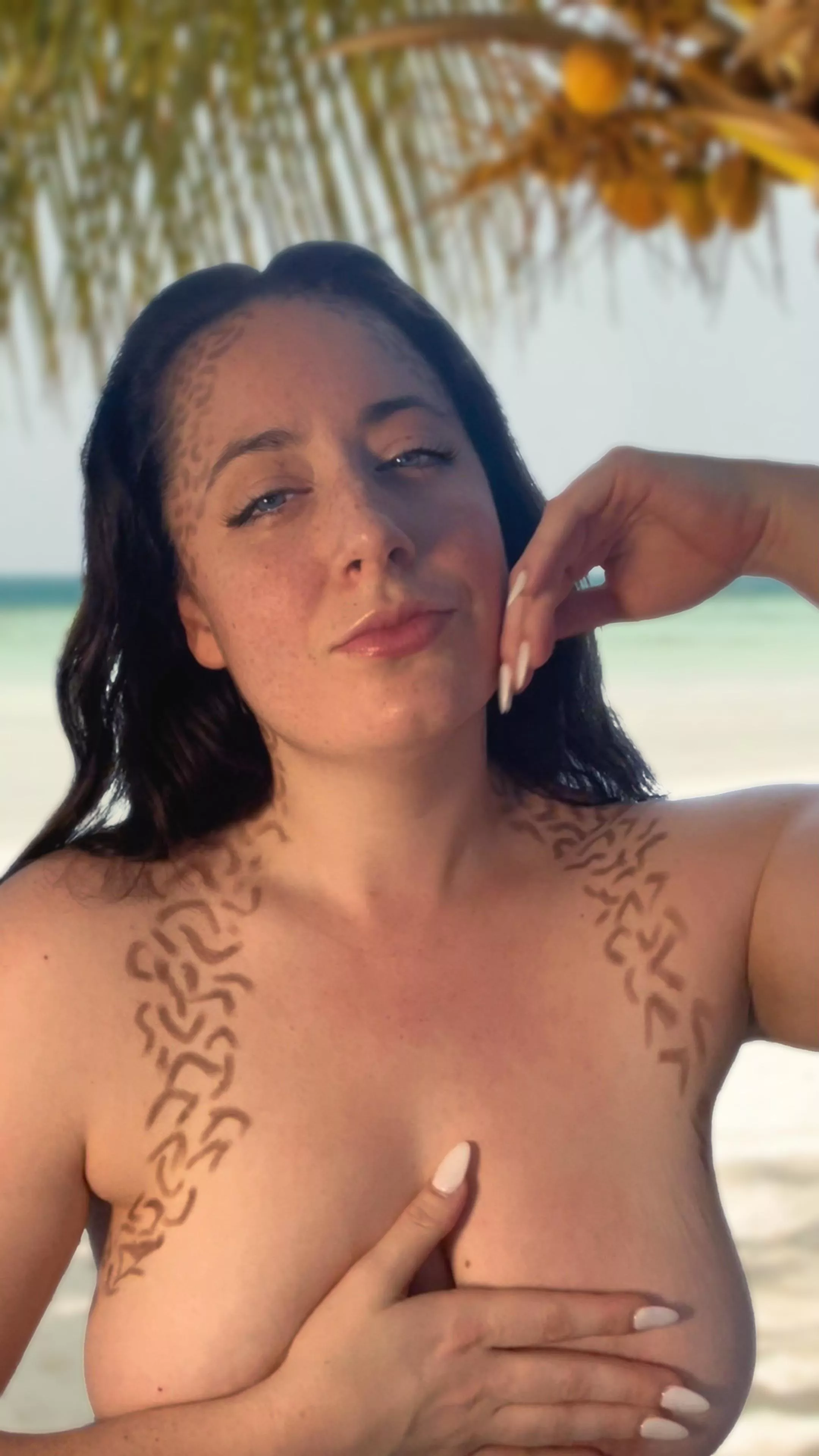 Jadzia topless on Risa