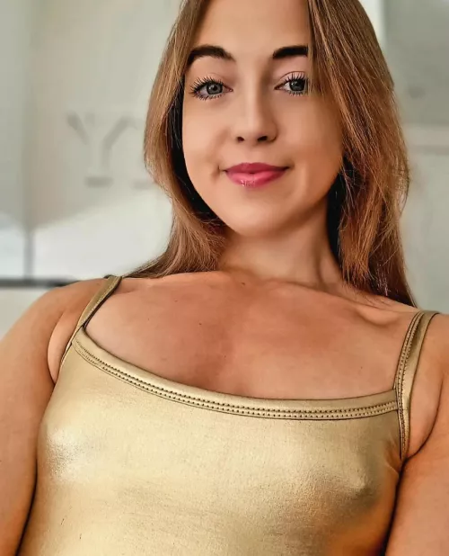 My perky pecs are standing to attention 👀 will you give them some?