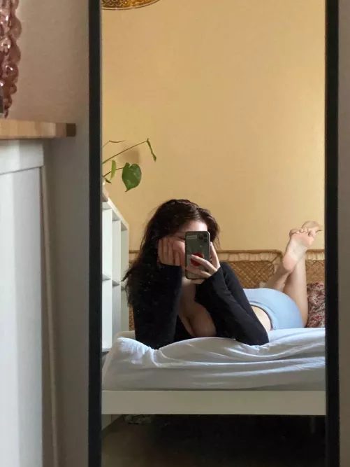 Need your kisses on my soles