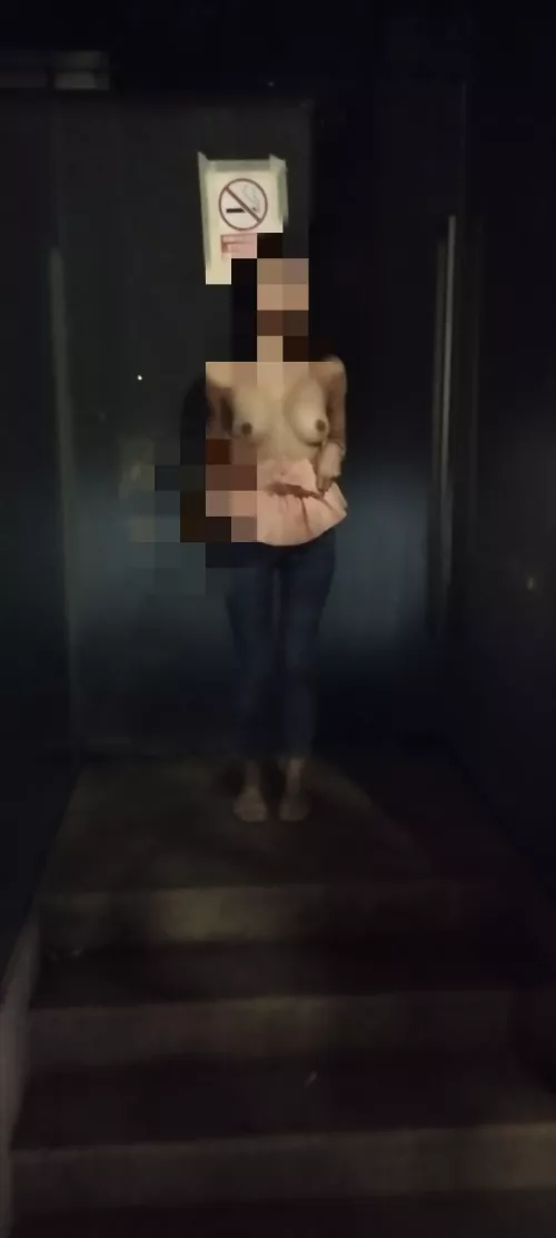 No flashing or no smoking?? 😝