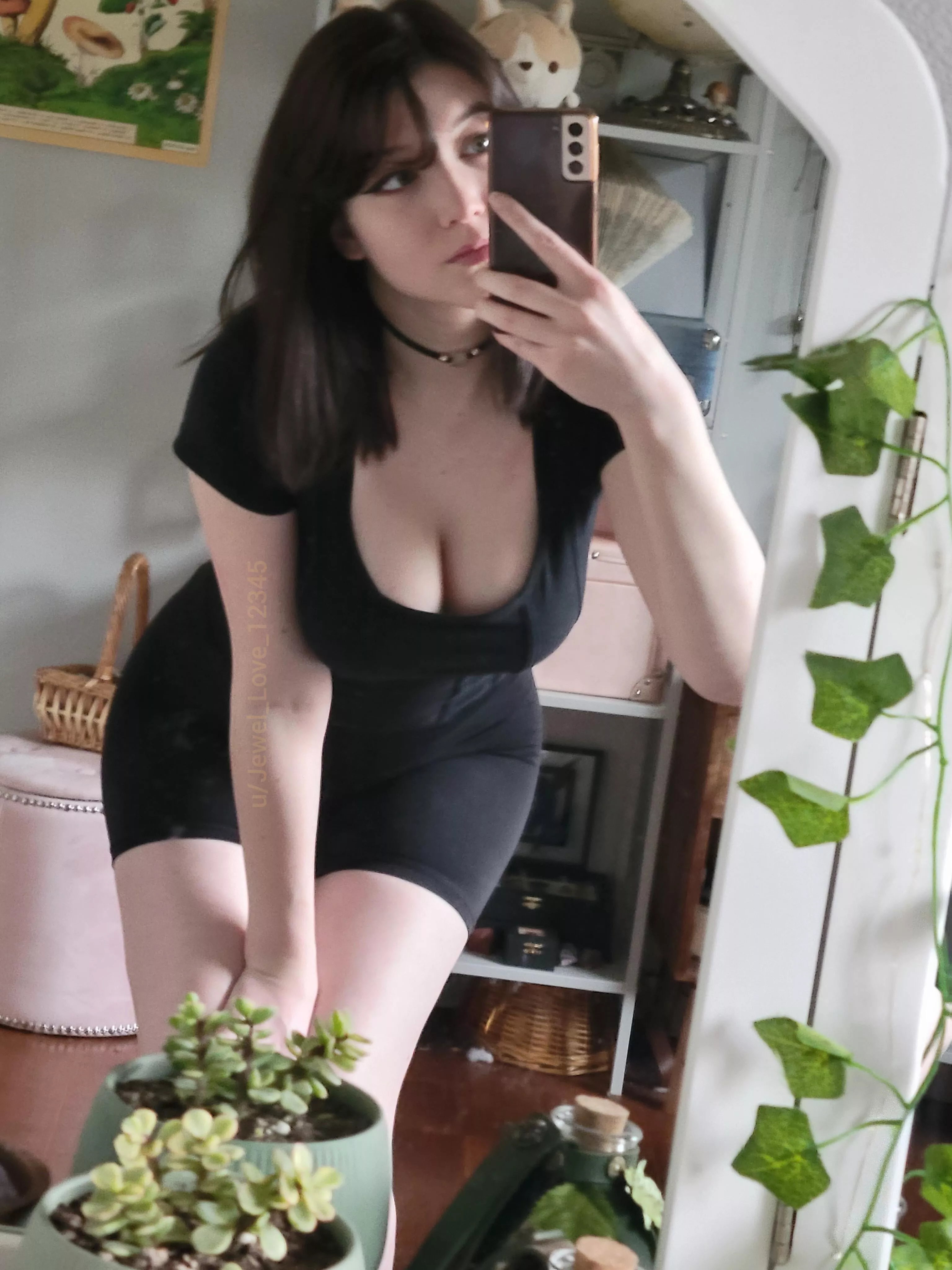 Perhaps the best cleavage you'll see today 😝