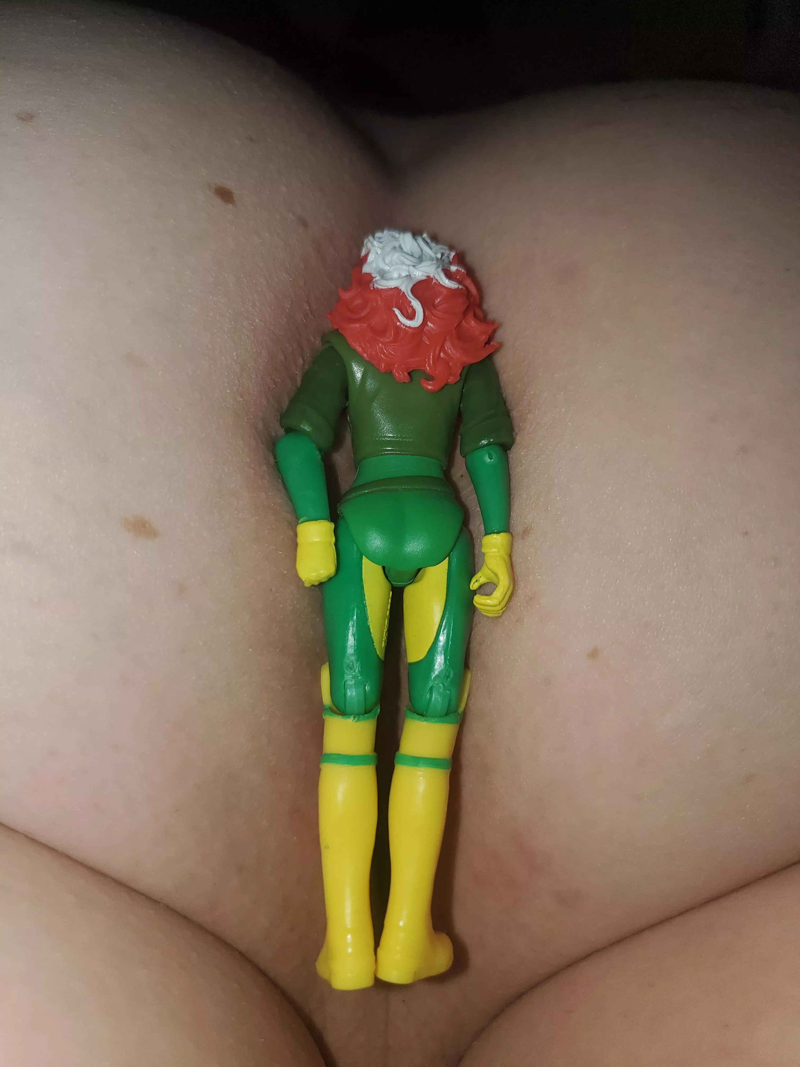 Rogue is a real butt sniffer 😤😤😋😋