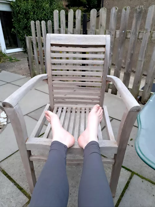 Some time away in the countryside. Did my Solemates miss me? 🌬💋👣