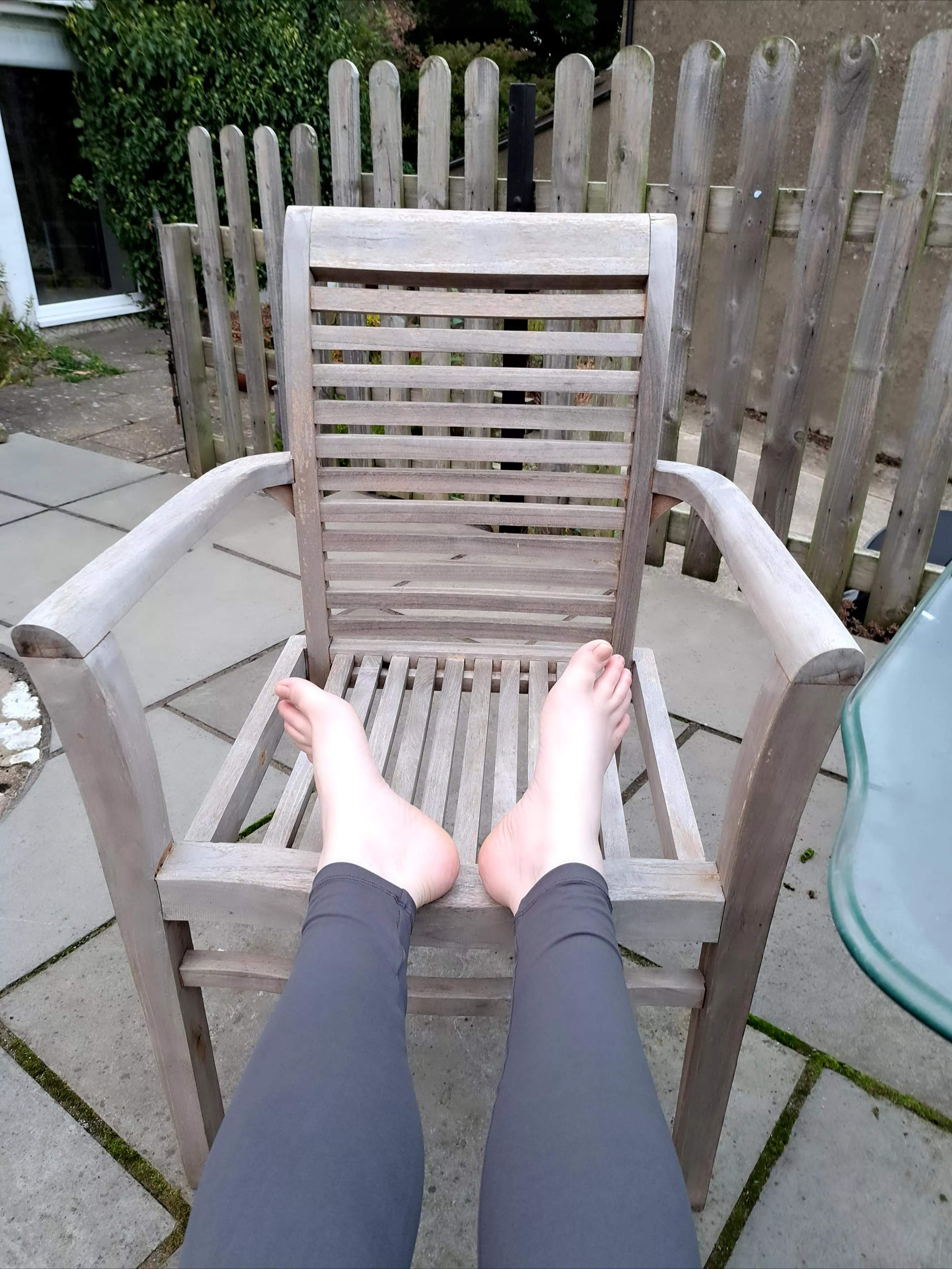 Some time away in the countryside. Did my Solemates miss me? 🌬💋👣