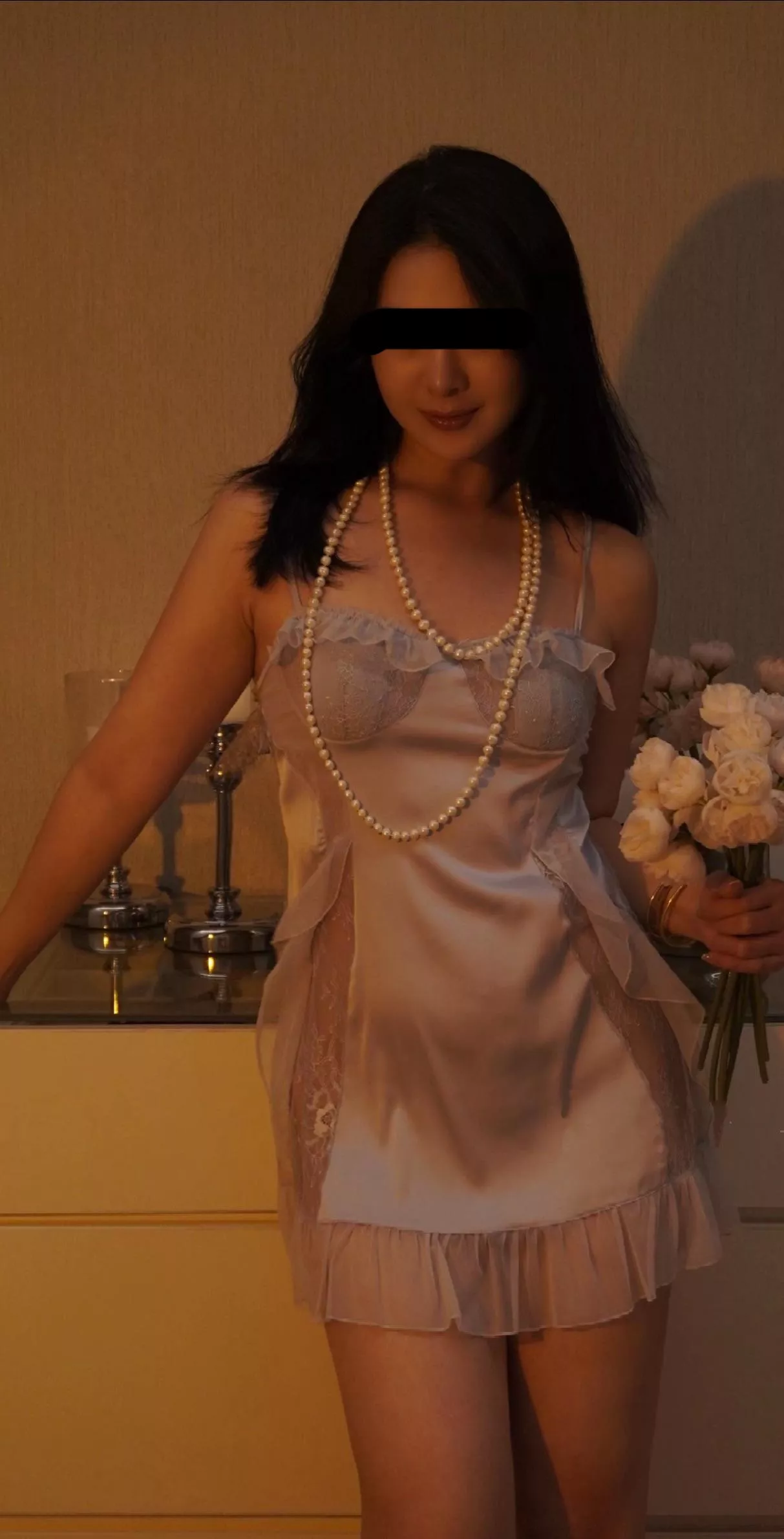 Taiwanese wife dressed for the neighborhood 