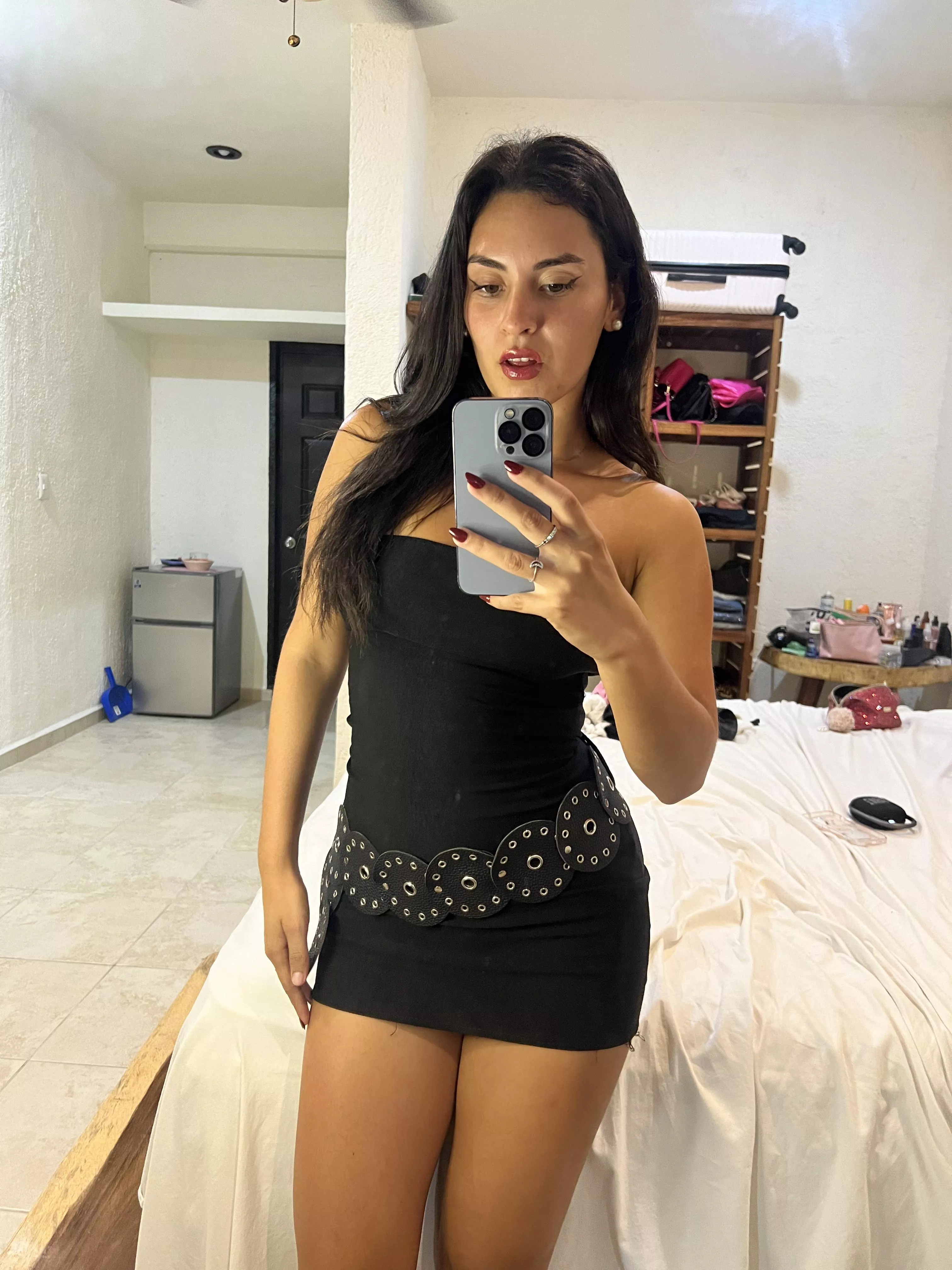 Tell me this outfit makes me look hot, does it?