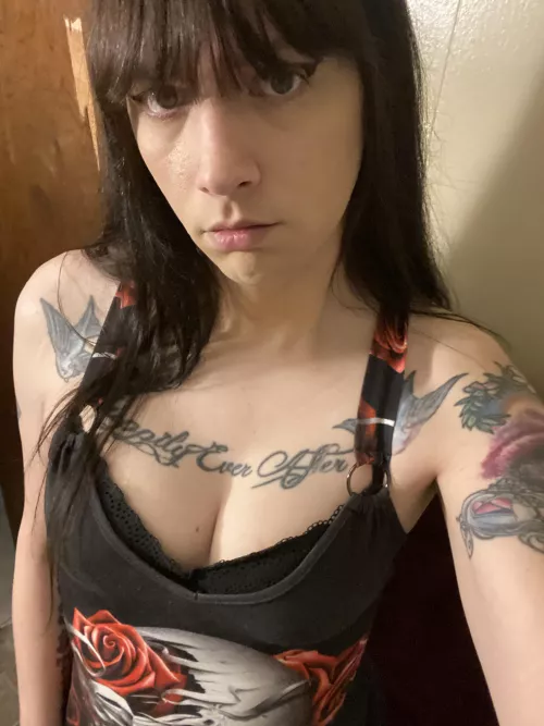 Tgirl offering online gfe, long term preferred but short term welcome, help my weekend be better than this