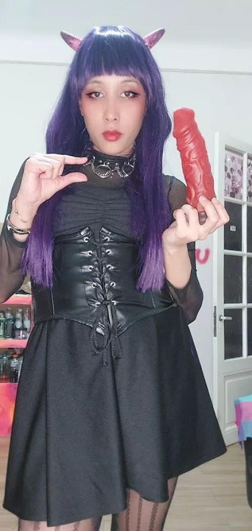 This is how a real dick should look like, unlike yours