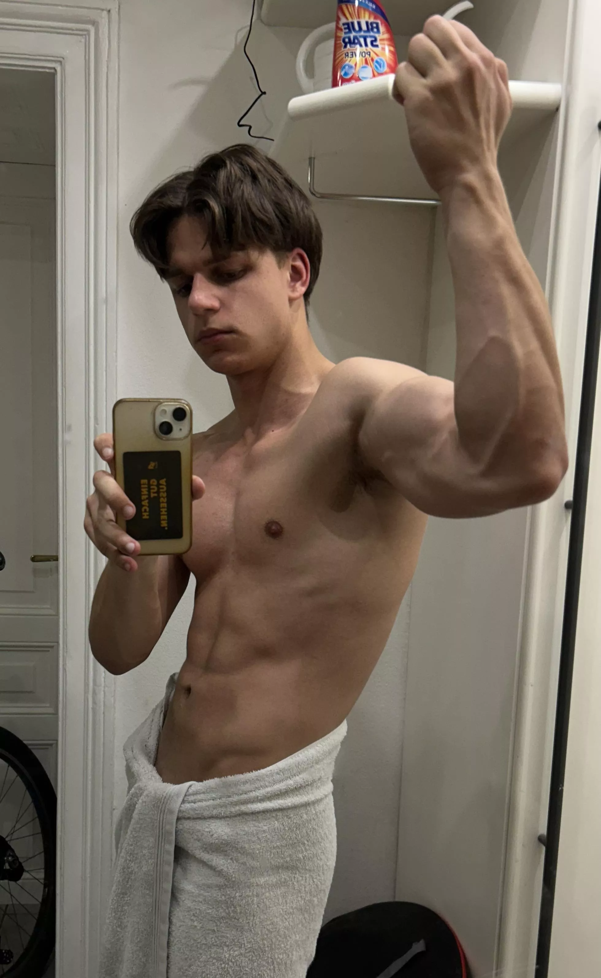 Wanna sniff my musky pit?