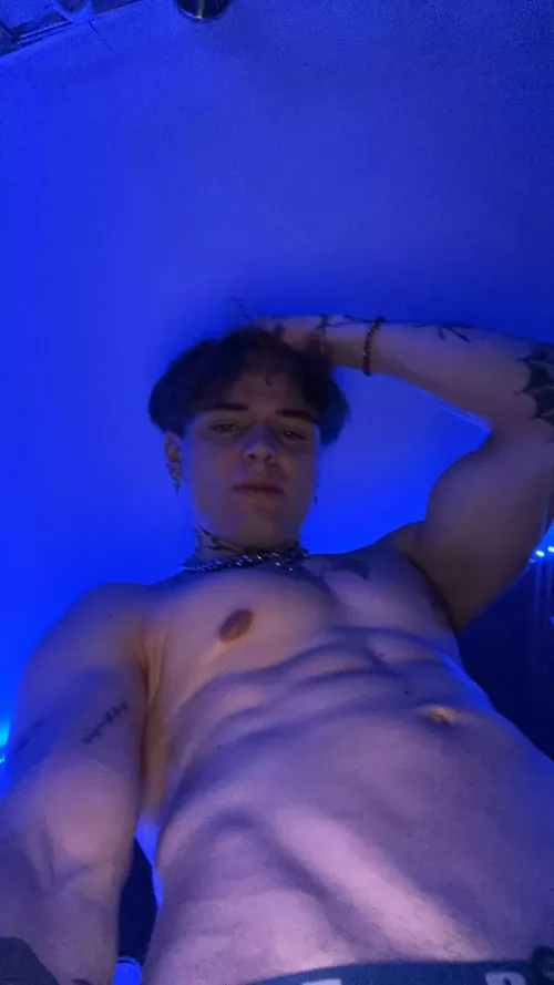 who is into younger youngs ?🤫