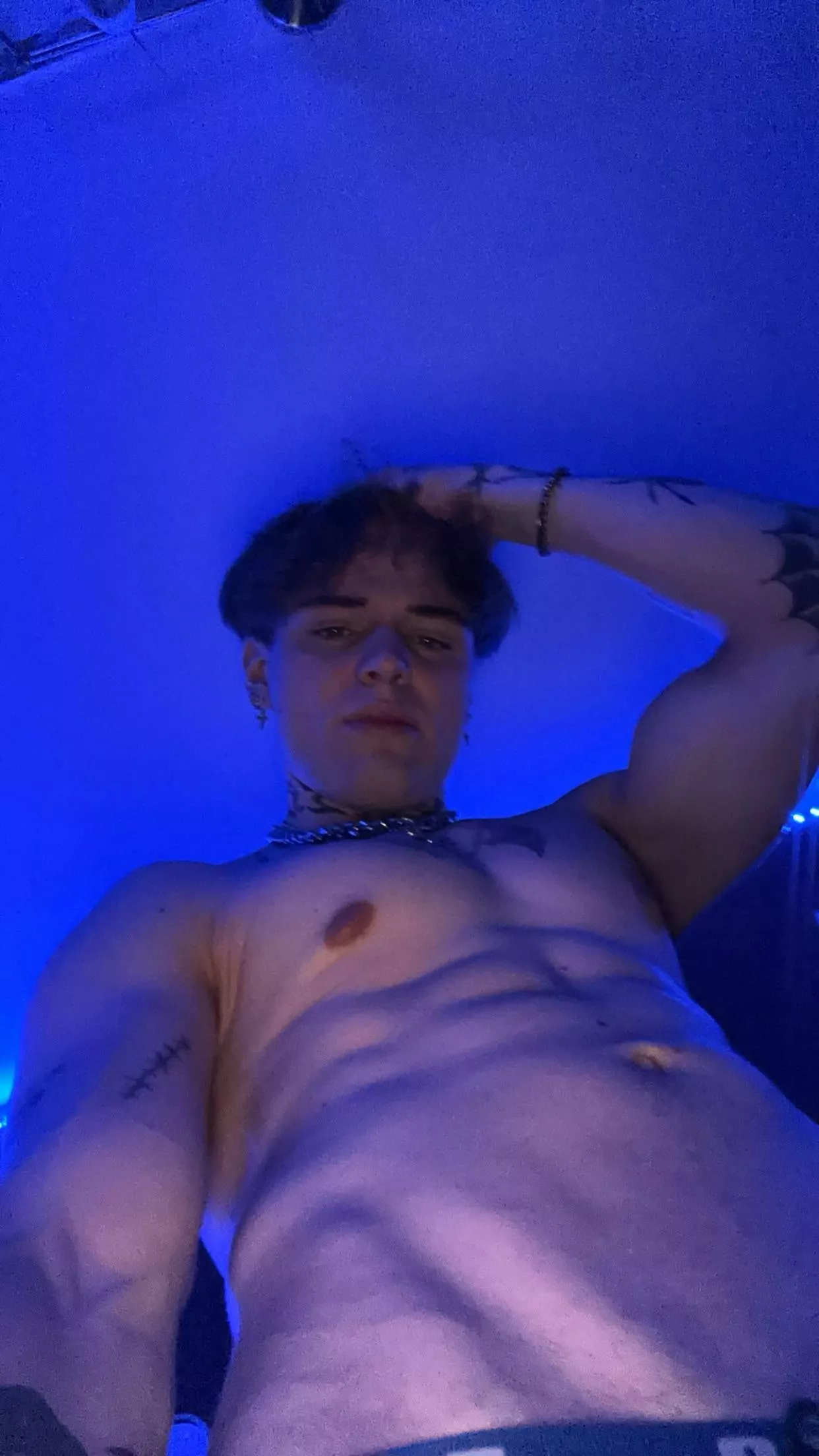 who is into younger youngs ?🤫