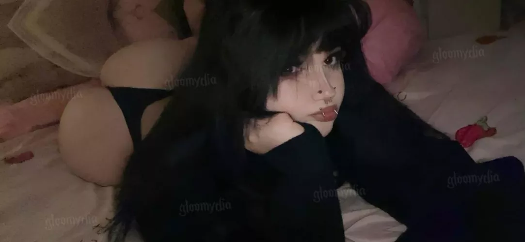 who ordered the big booty goth gf? 🖤