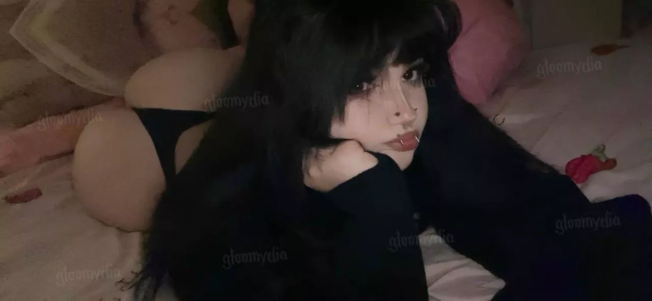 who ordered the big booty goth gf? 🖤