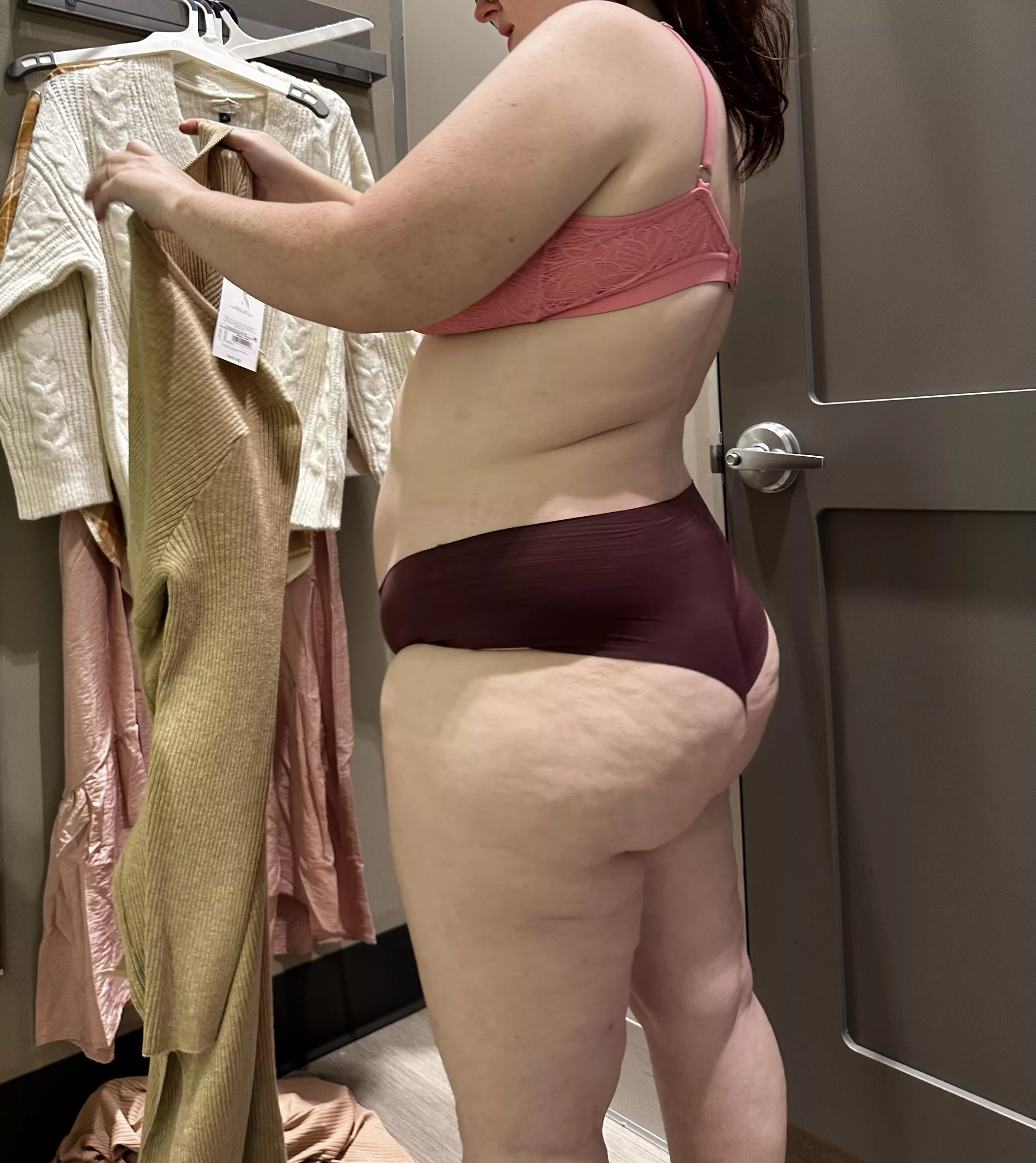 Would you come to the changing room with me?