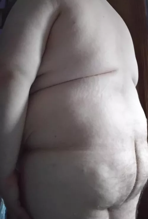 Would you want me as a roommate eventhough i walk around the aparment naked?