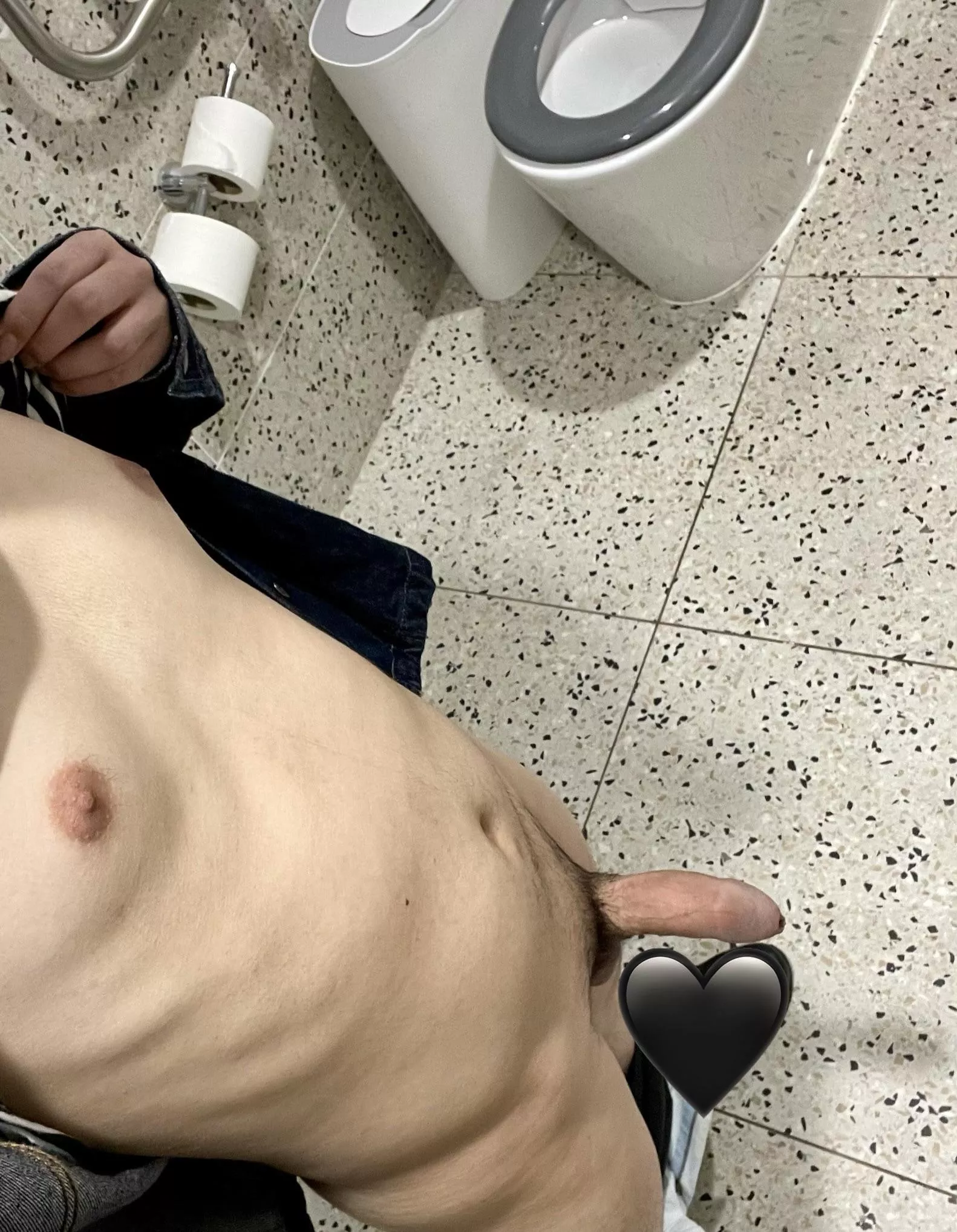 19M horny in public toilets thinking about rewards 😍😩