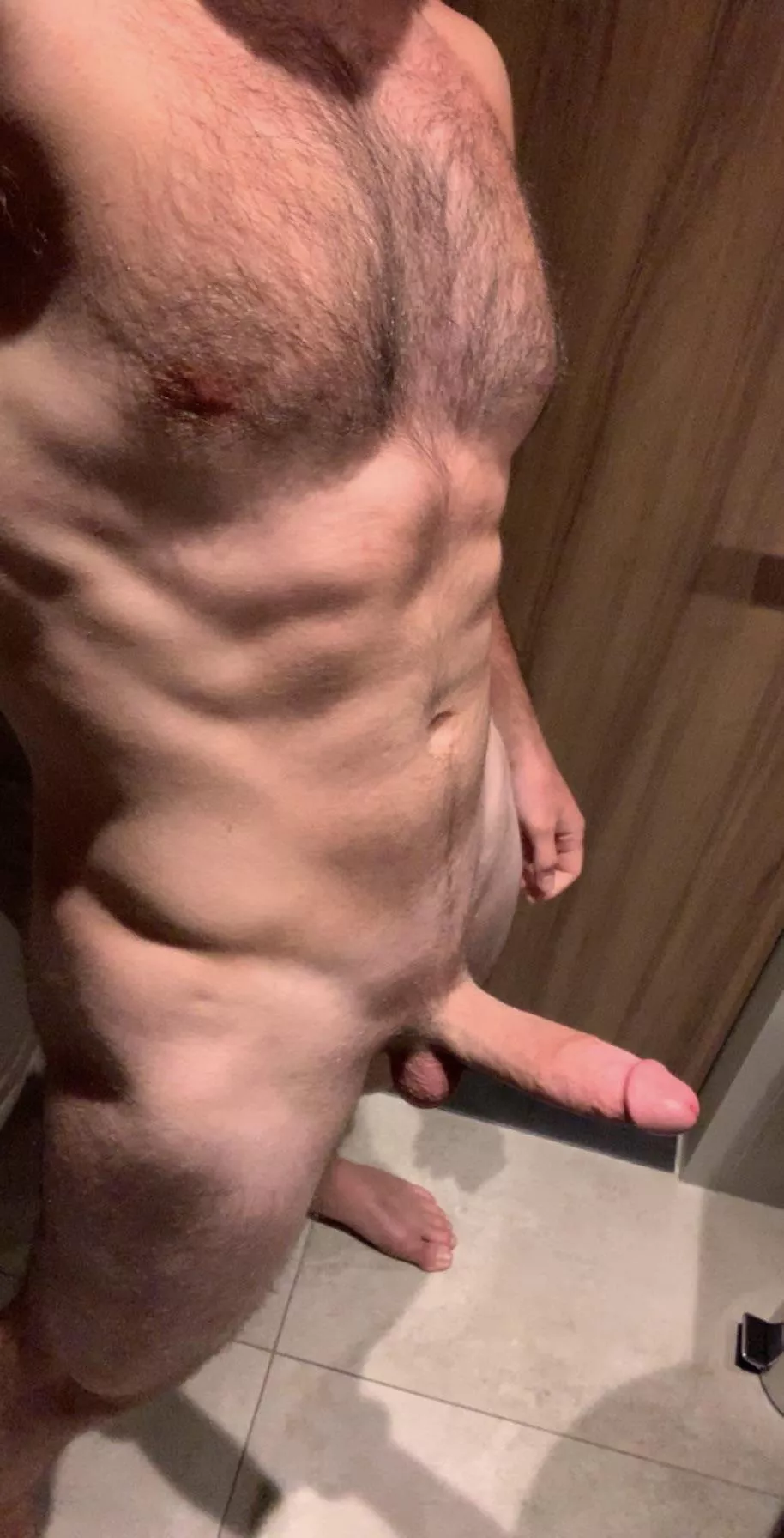6’3, big cock, and fit hello 👋 