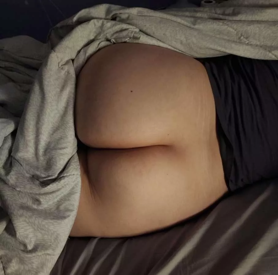 Bf is gone for the week, so I’ll need someone to take his place and rub my ass