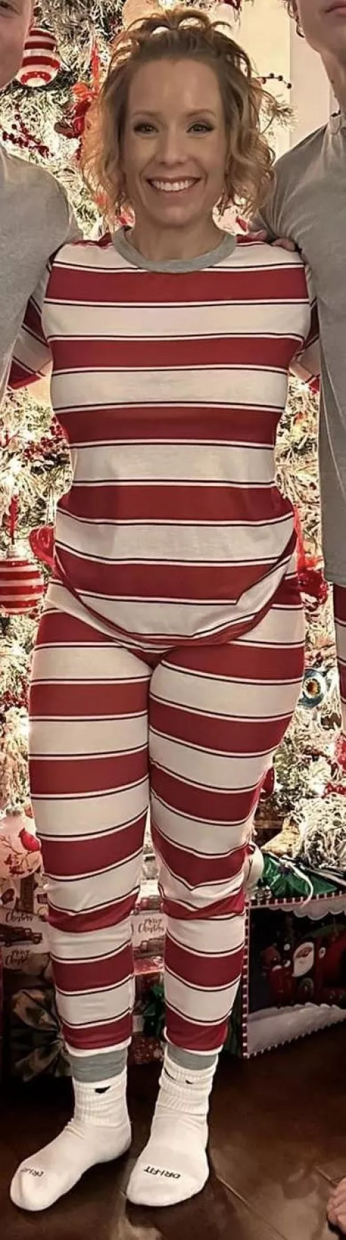 Can I be your milf snow bunny? 