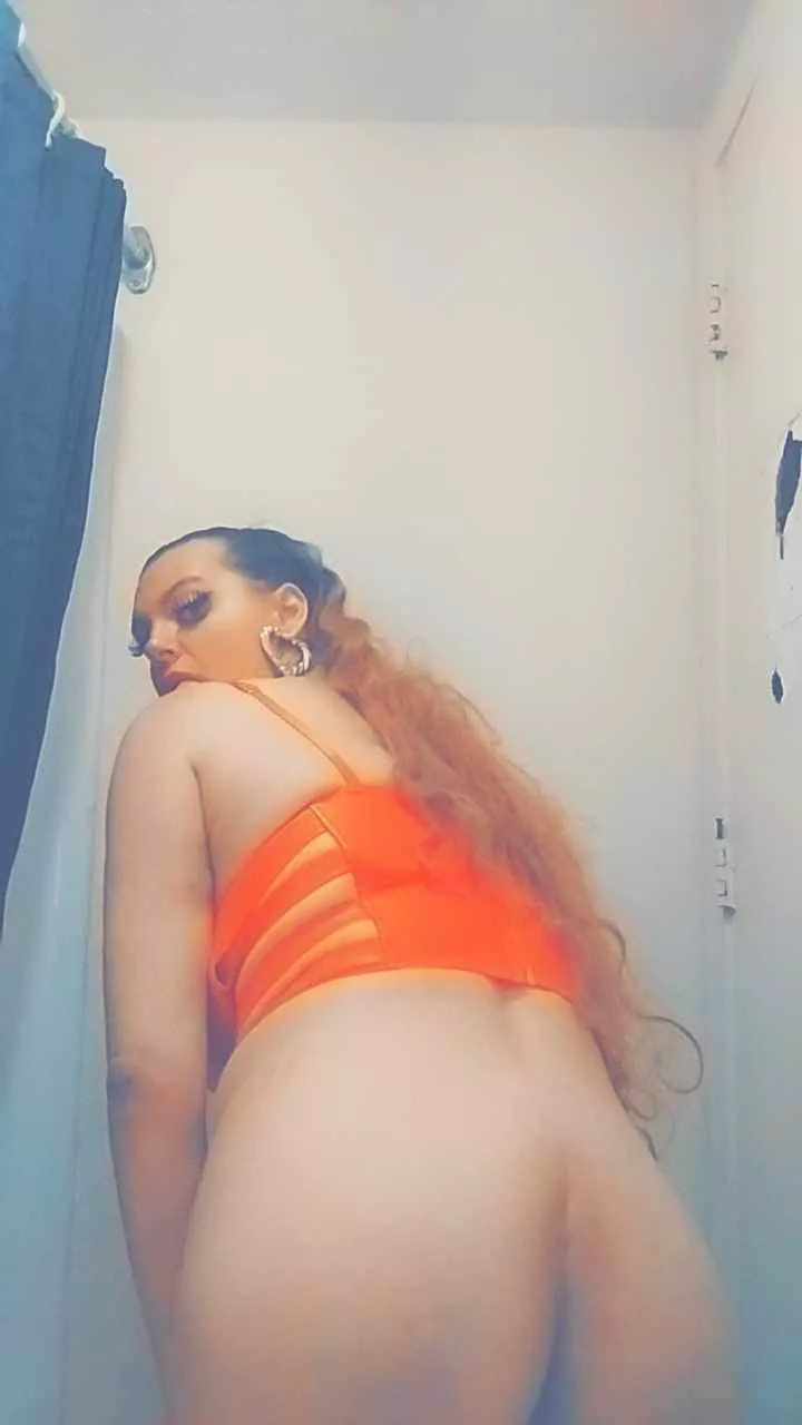 Check out my booty on tele @jessic1994 