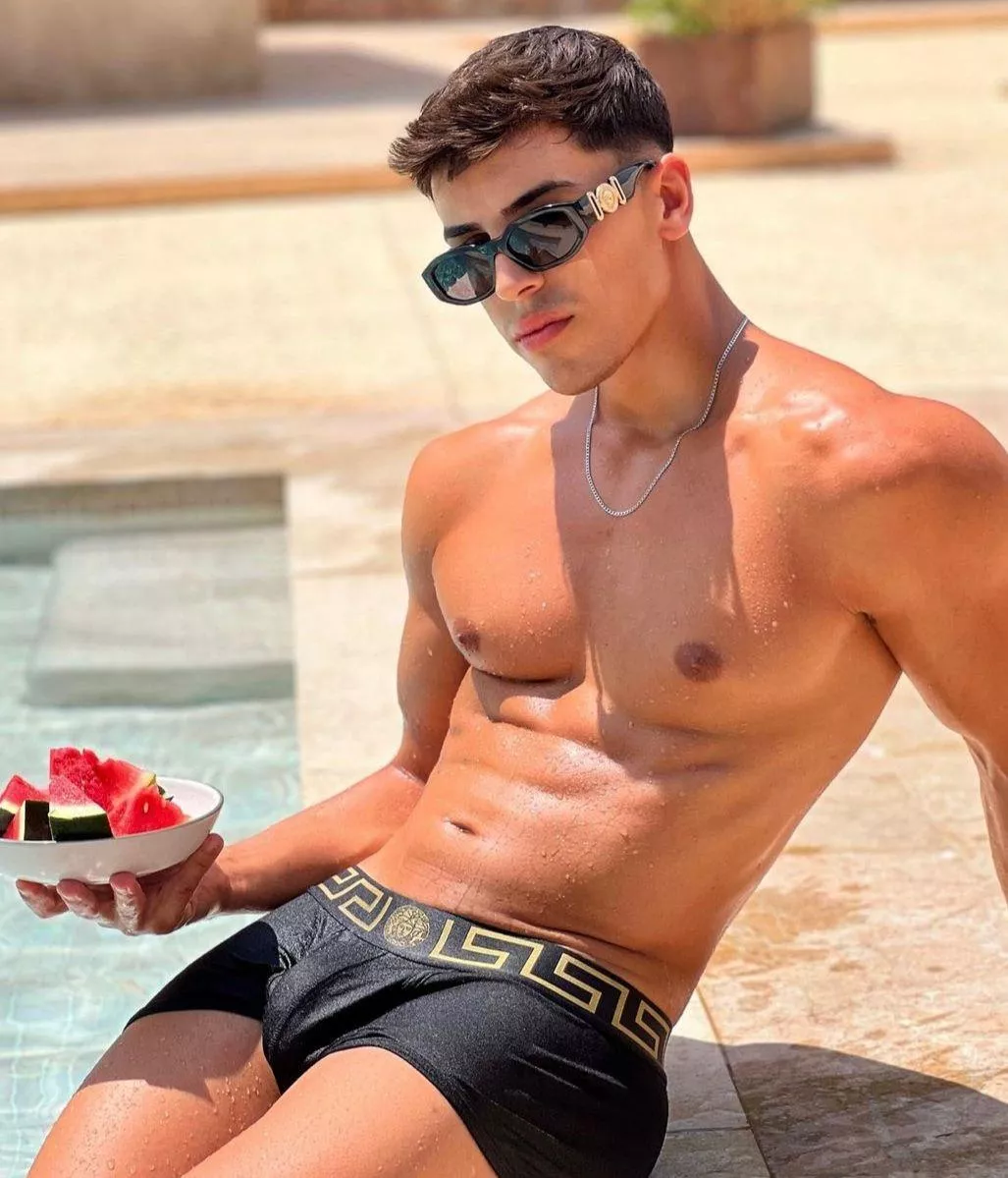 Come eat fruit with me