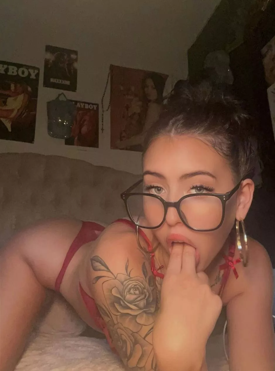  Do you eat or fuck ass? 