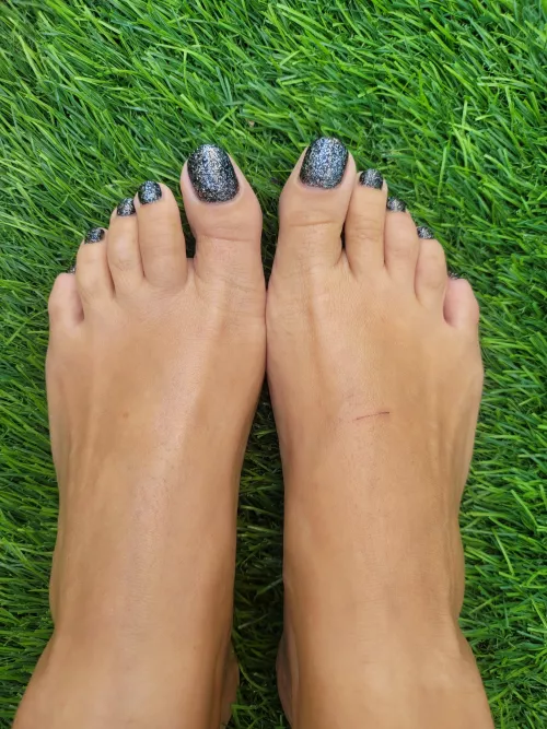 Do you like my feet I need somebody to worship them 🍆 oc