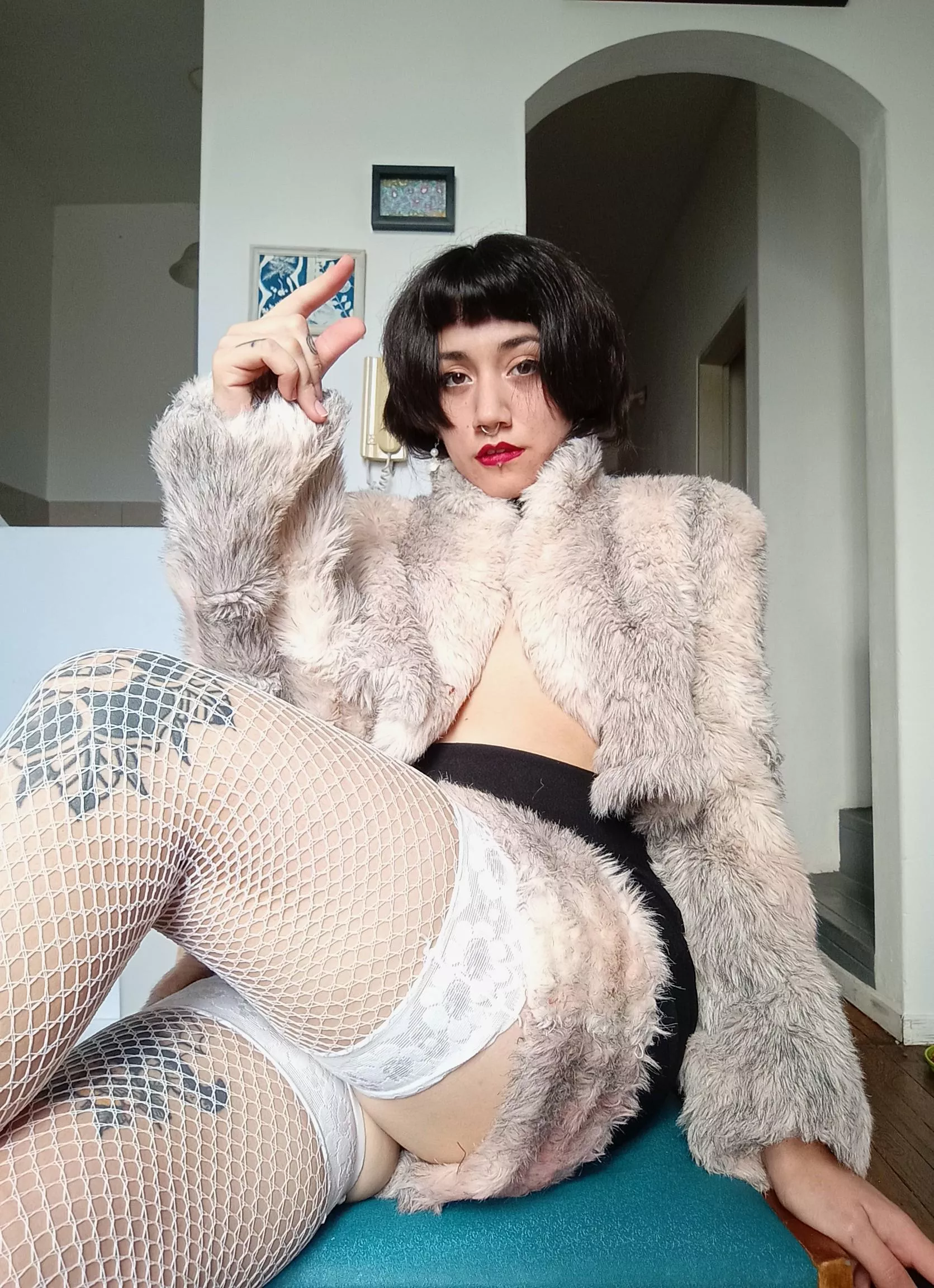 Drop your sad inches if you'd love to be humiliated by this kinky fancy domme 