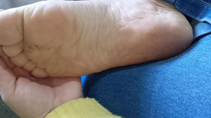 Get under my feet to feel 