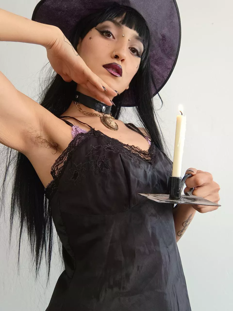 Good start to the week for hairy armpit lovers