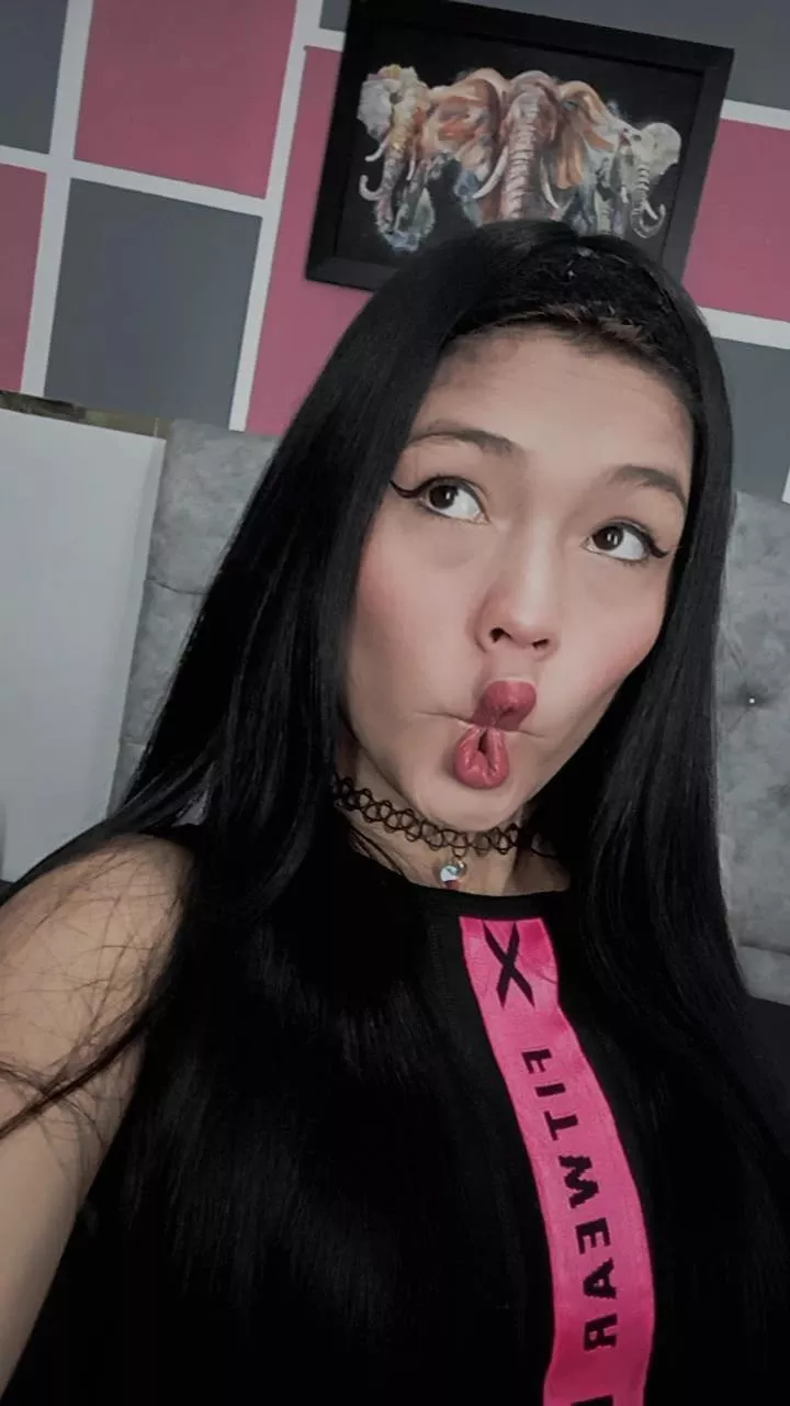 Hello, I'm Morgan, I send you a kiss.