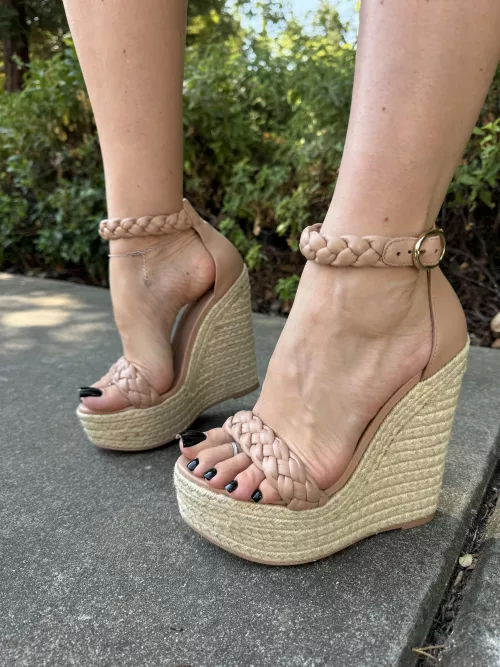 How do they look with black toes? 🖤