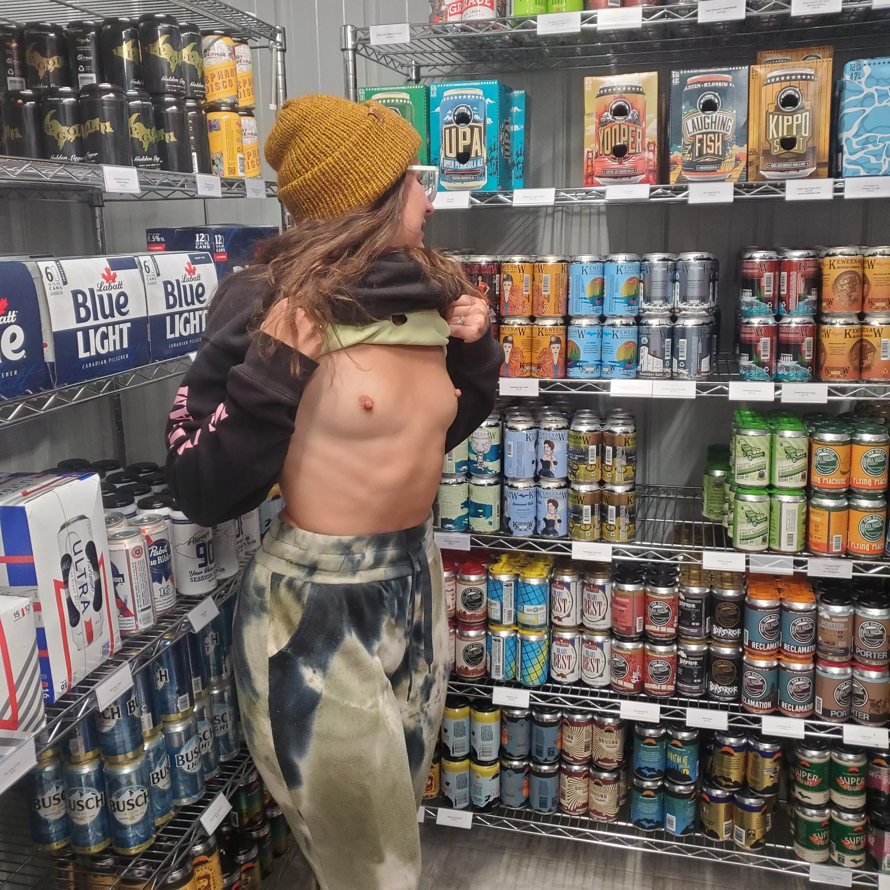 I LOVE beer cooler flashes! And this one has a great selection of U.P. beer