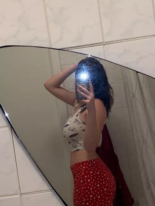 I love wearing this tight skirt