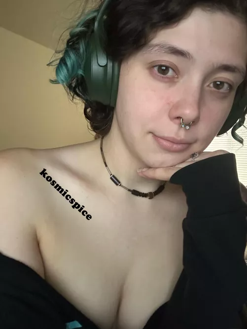 I wish all my hair would curl like that one curl 😭😂