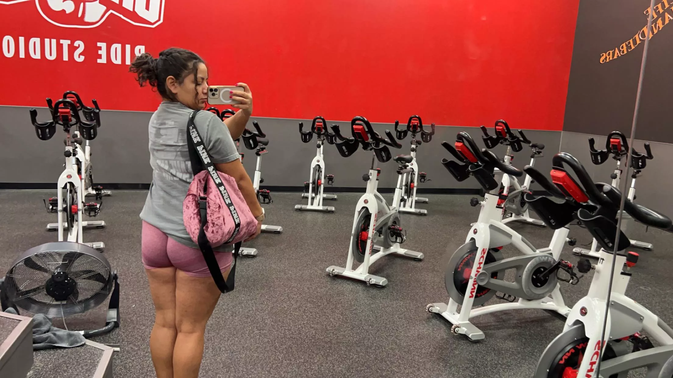 LC - gym. Help me stretch? I’ll be there tomorrow morning 😚 