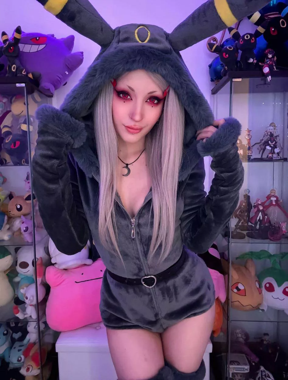 My Umbreon cosplay >.< who's your favorite pokemon?? 