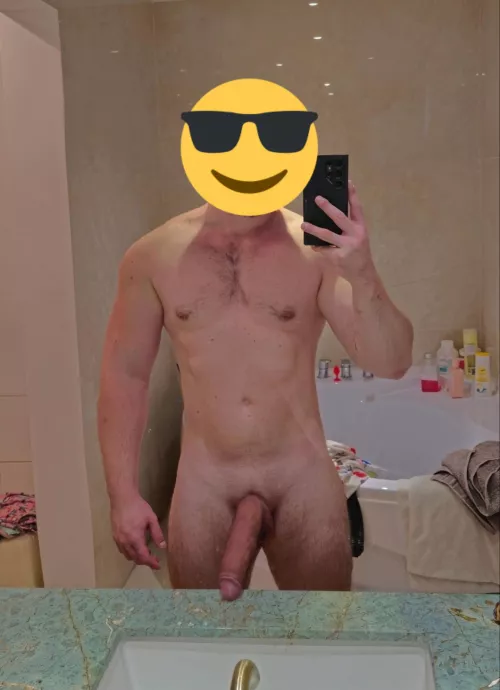 Not so muscular, but kinda big 😏