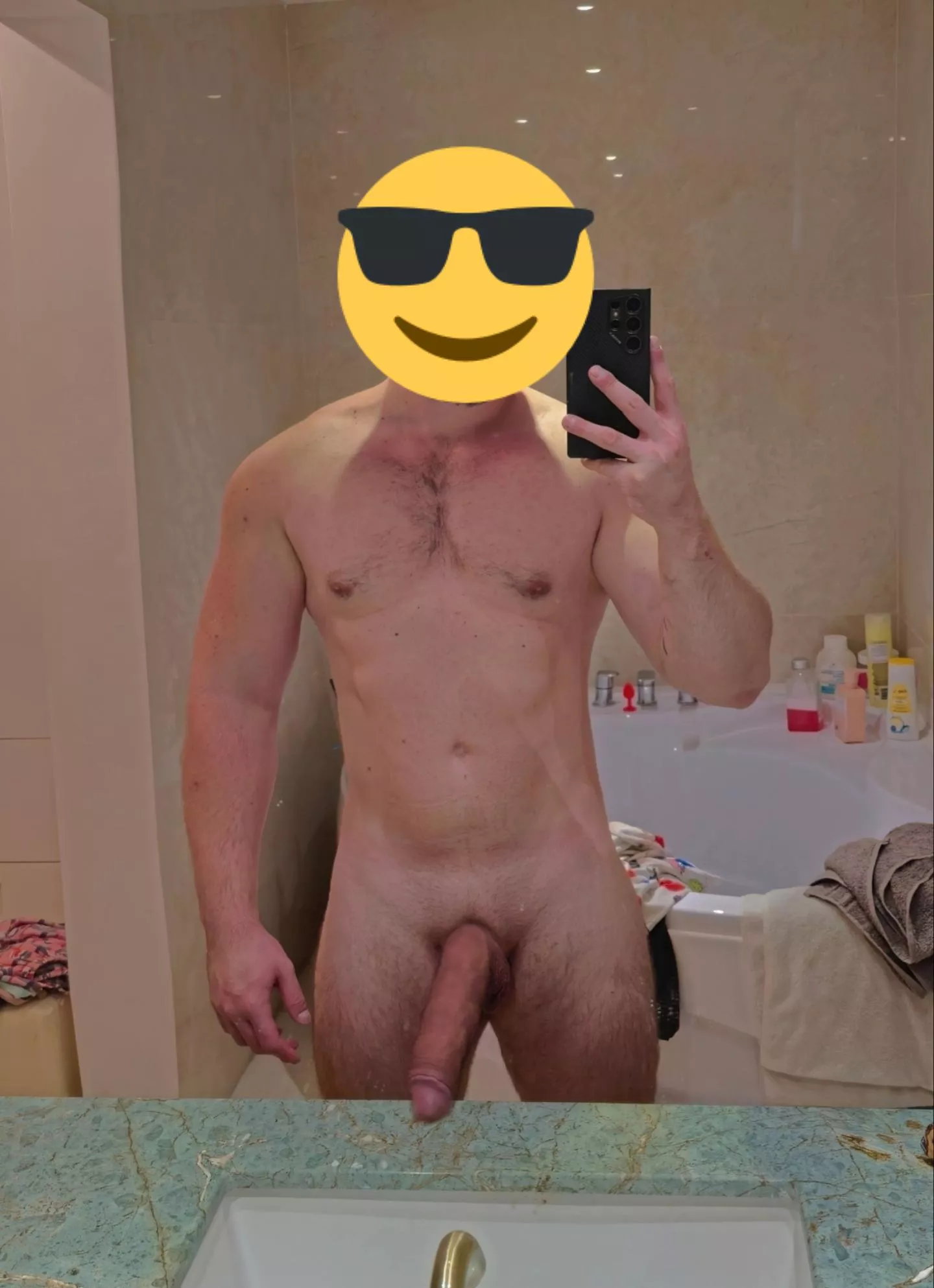 Not so muscular, but kinda big 😏