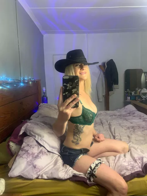 Say 'hi' if you like mature countrysluts like me