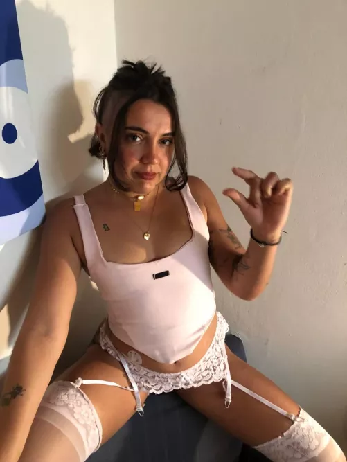 That can't even be classified as a penis hahahahaa