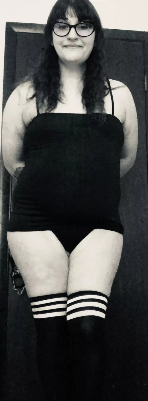 Thicc bottom looking to be the feminine part of your life. I’d make a great “wife”