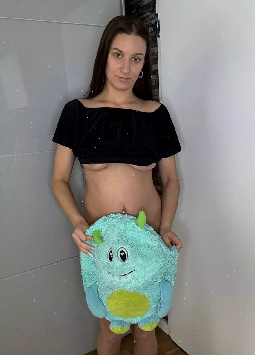 who wants a piece of this? 🫦