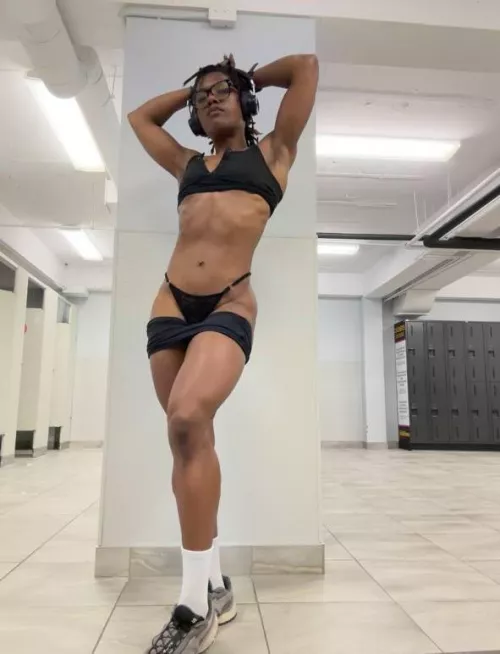 Would you let a fit gym girl dominate you?