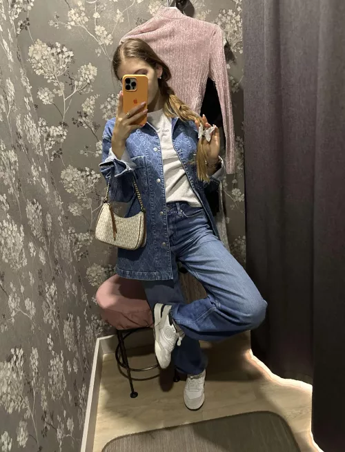 Yes, it's selfies, yes, it's a locker room