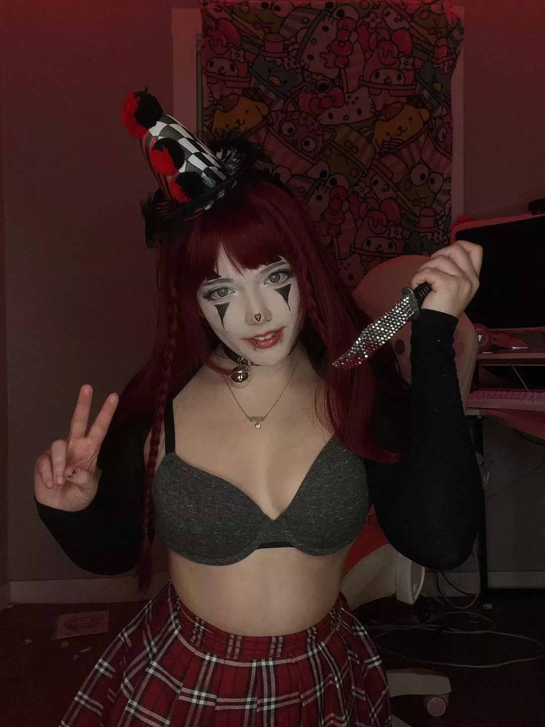 You can play with my knife all night 