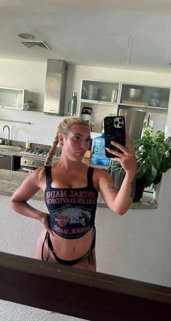 19 F caught a mirror moment—what do you think?