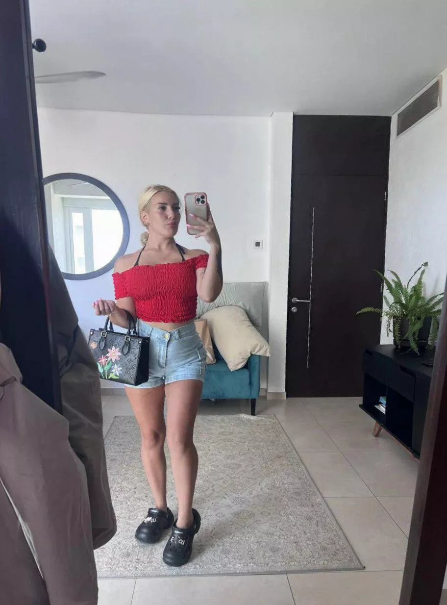 19 F had a fun little adventure—what’s something spontaneous you’ve done lately?